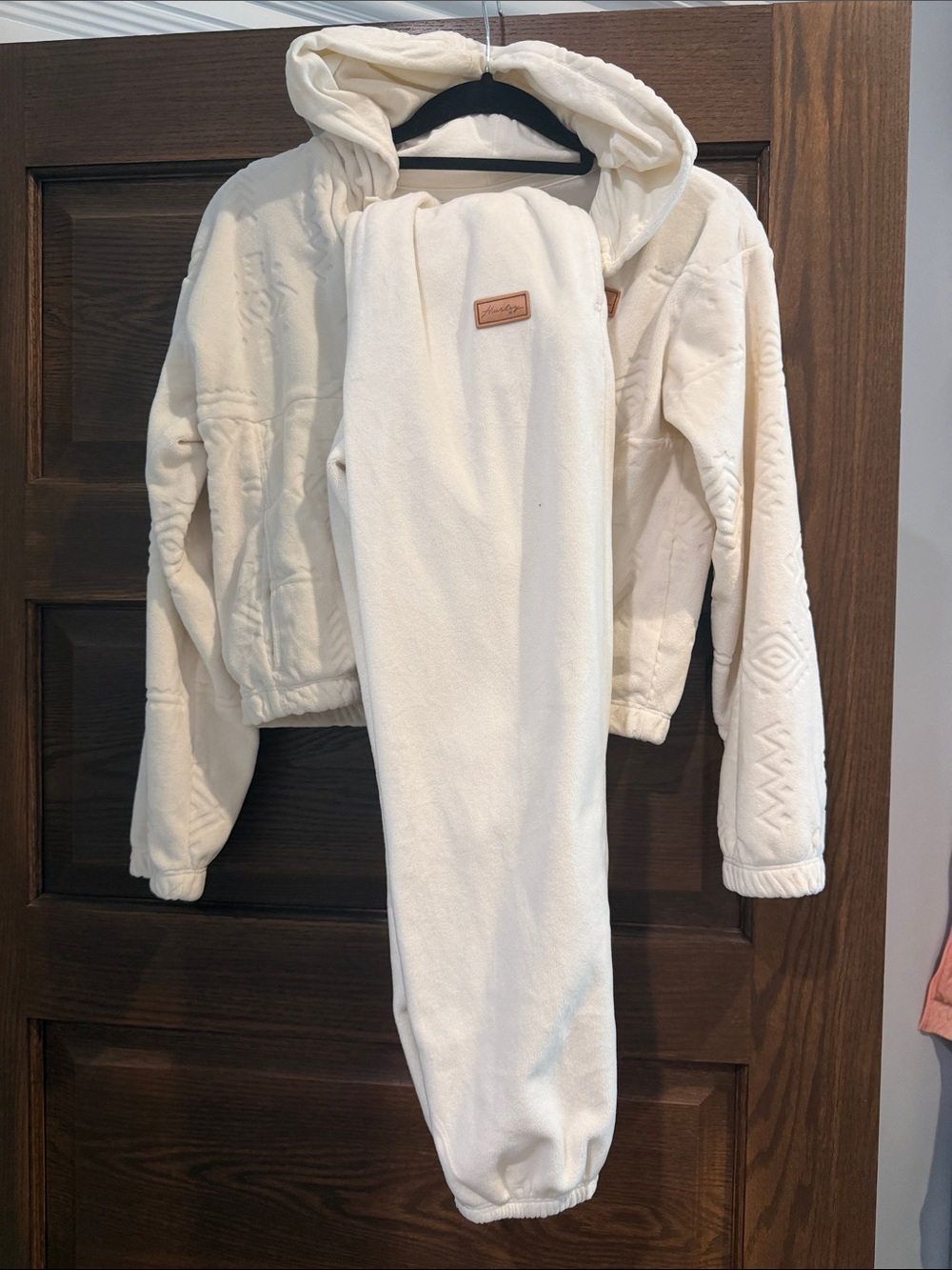 Hurley White Fleece Hooded Half-Zip & Jogger Set. Like new. 10-12 - Picture 2 of 2